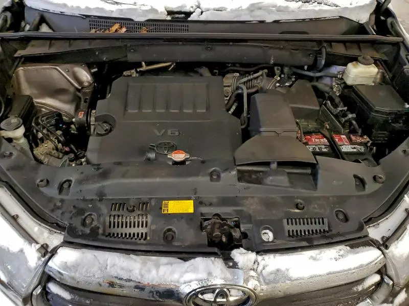 2015 TOYOTA HIGHLANDER LE  