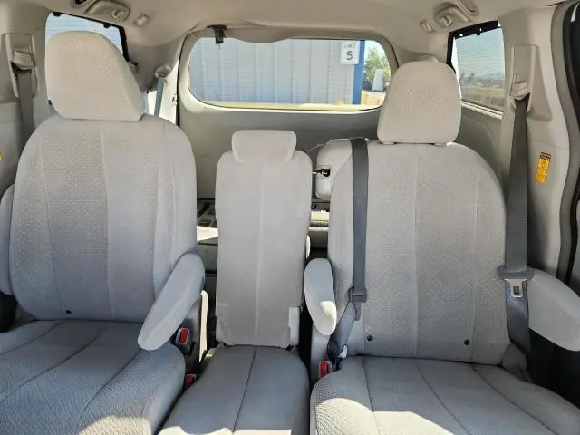 2014 TOYOTA SIENNA LE  