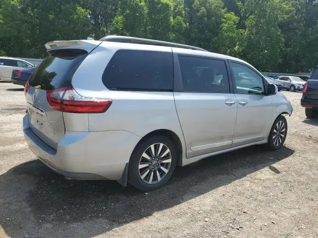 2020 TOYOTA SIENNA XLE  