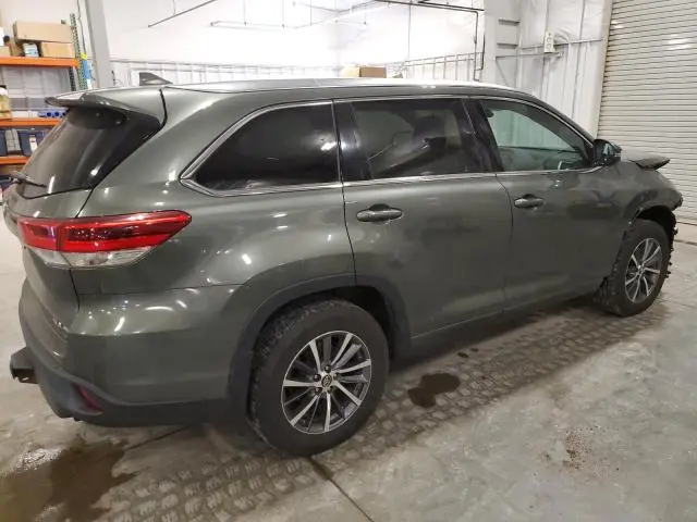 2017 TOYOTA HIGHLANDER SE  