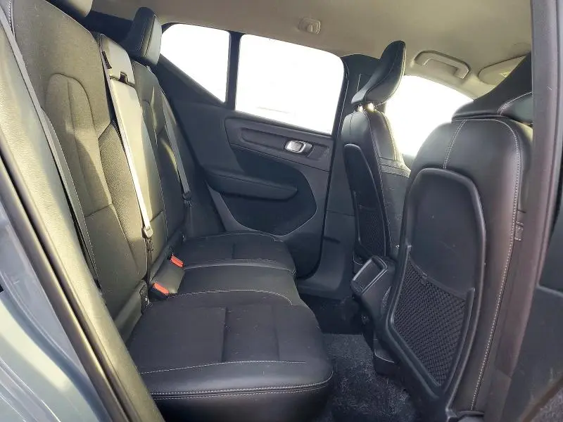 2020 VOLVO XC40 T5 MOMENTUM  