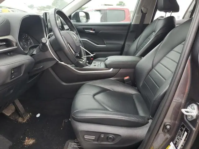2021 TOYOTA HIGHLANDER XLE  