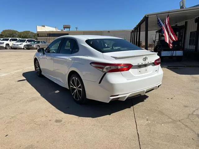 2018 TOYOTA CAMRY SE  