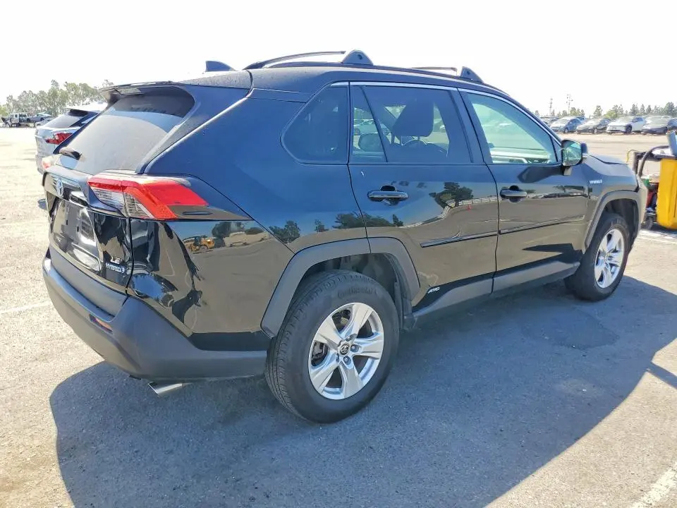 2021 TOYOTA RAV4 LE  