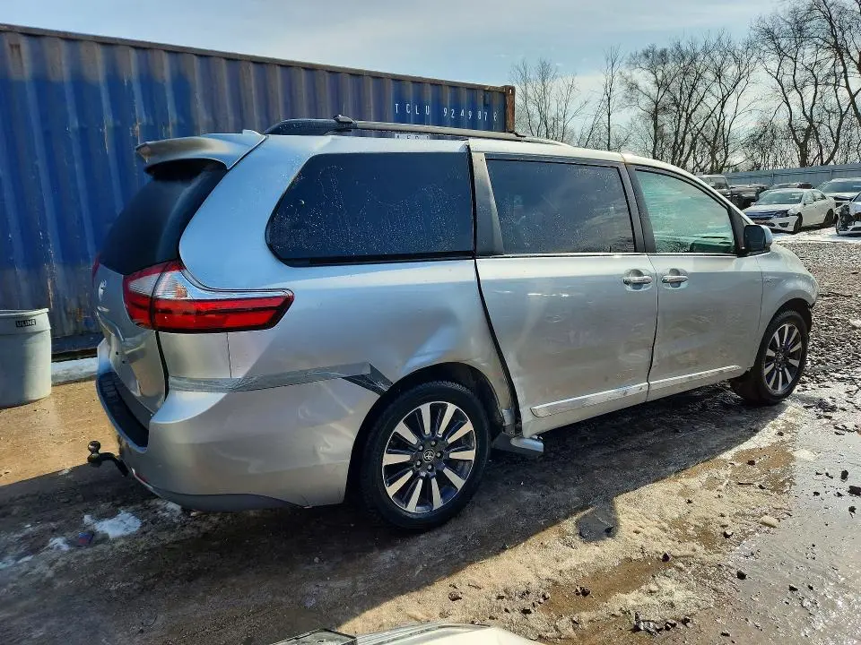 2019 TOYOTA SIENNA XLE 7-PASSENGER  