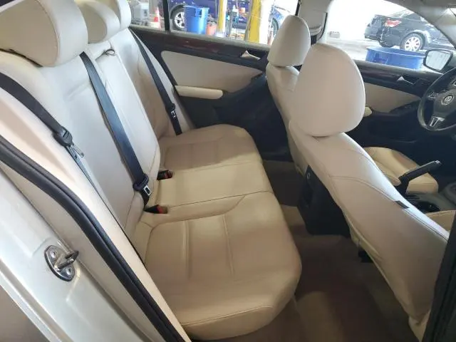 2012 VOLKSWAGEN JETTA SE  