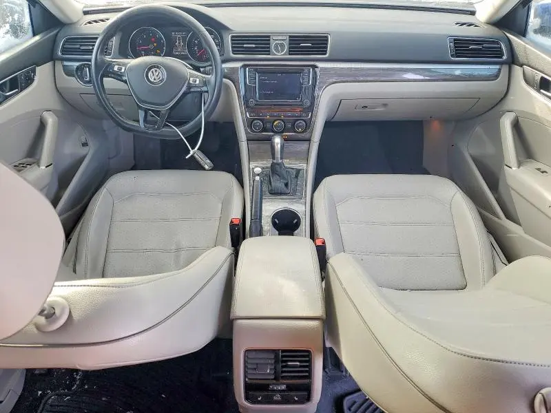 2016 VOLKSWAGEN PASSAT SE  