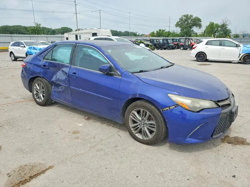 2016 TOYOTA CAMRY SE  