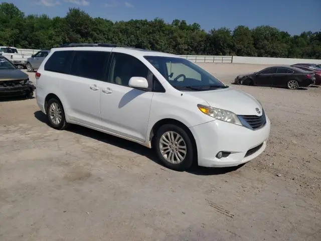 2011 TOYOTA SIENNA XLE  