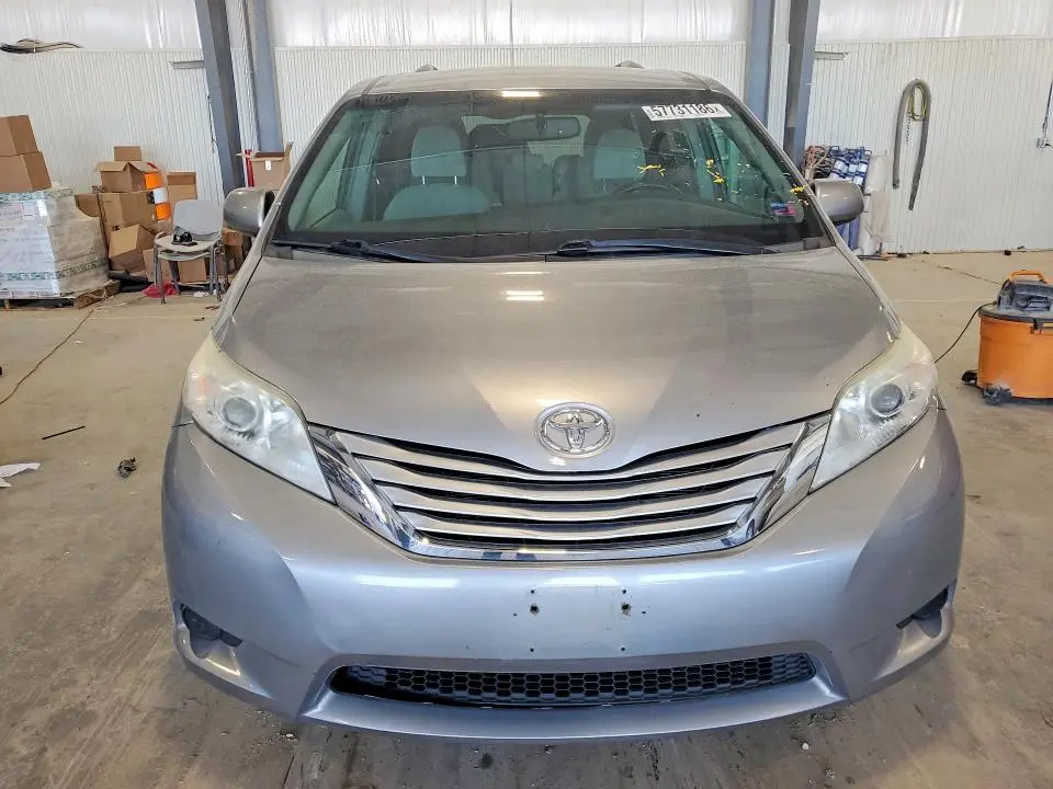 2015 TOYOTA SIENNA LE  