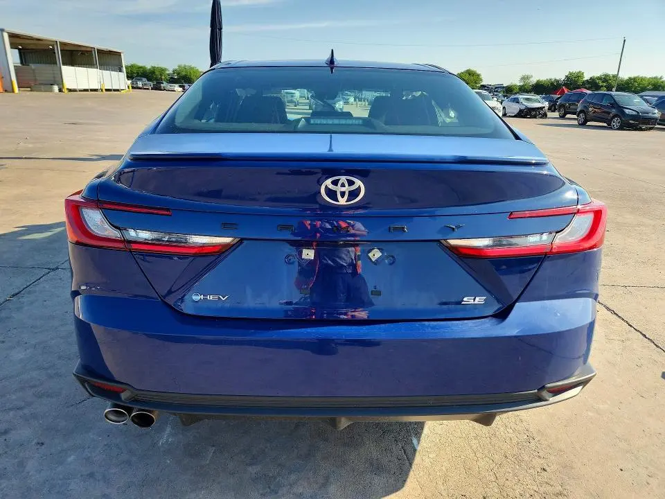 2025 TOYOTA CAMRY SE  