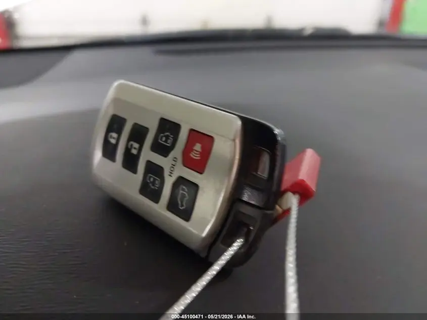 2011 TOYOTA SIENNA LIMITED V6