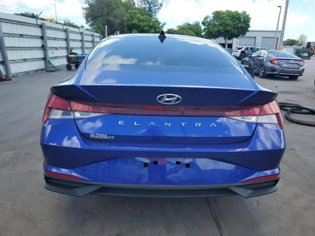 2022 HYUNDAI ELANTRA SE  