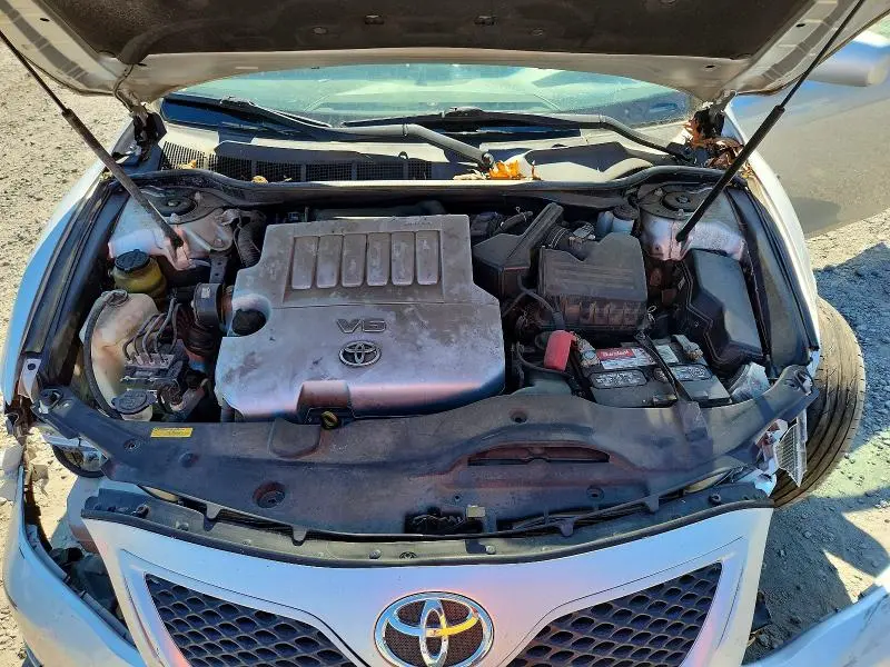 2011 TOYOTA CAMRY SE V6  