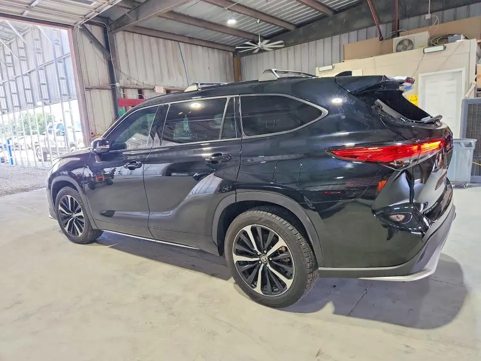 2022 TOYOTA HIGHLANDER XSE  