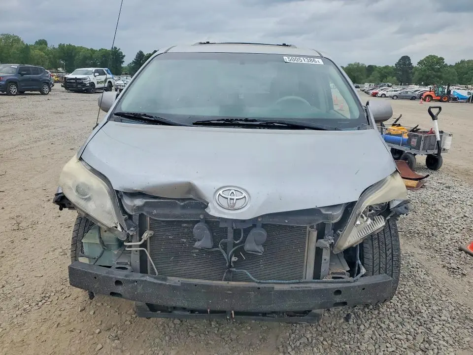 2014 TOYOTA SIENNA XLE 8-PASSENGER  