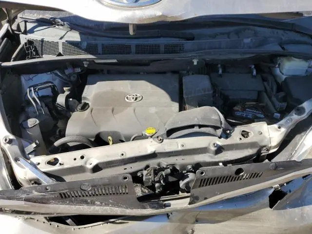 2015 TOYOTA SIENNA LE  