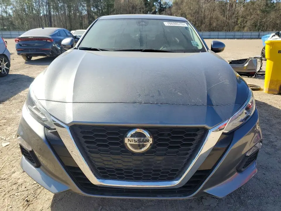 2022 NISSAN ALTIMA SV  