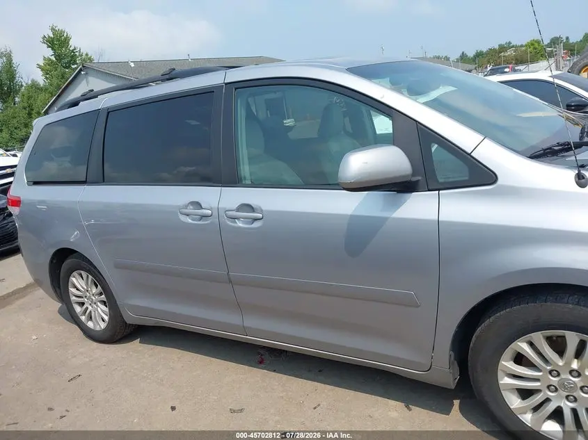 2012 TOYOTA SIENNA XLE V6 8 PASSENGER