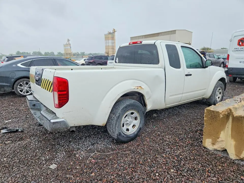 2015 NISSAN FRONTIER S  