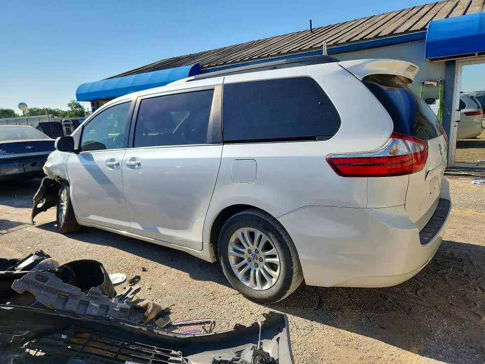 2015 TOYOTA SIENNA XLE 8-PASSENGER  