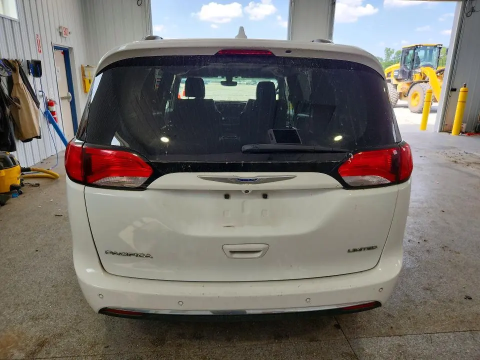 2018 CHRYSLER PACIFICA LIMITED  