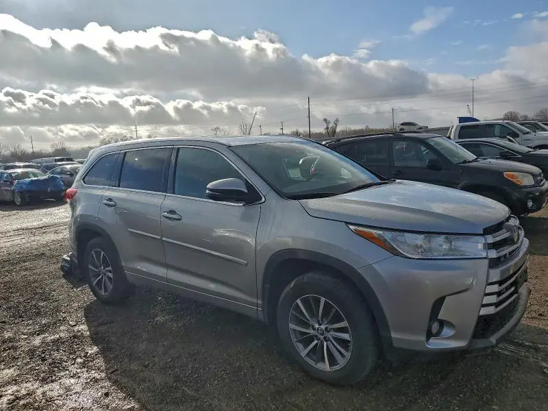 2018 TOYOTA HIGHLANDER SE  