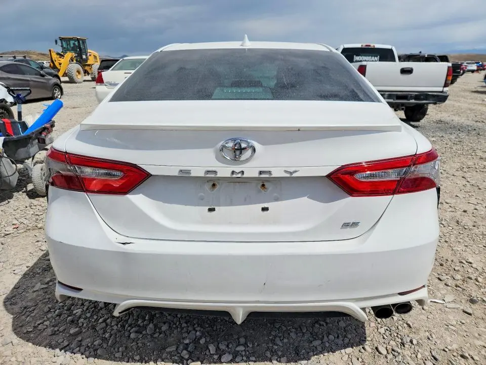 2019 TOYOTA CAMRY SE  
