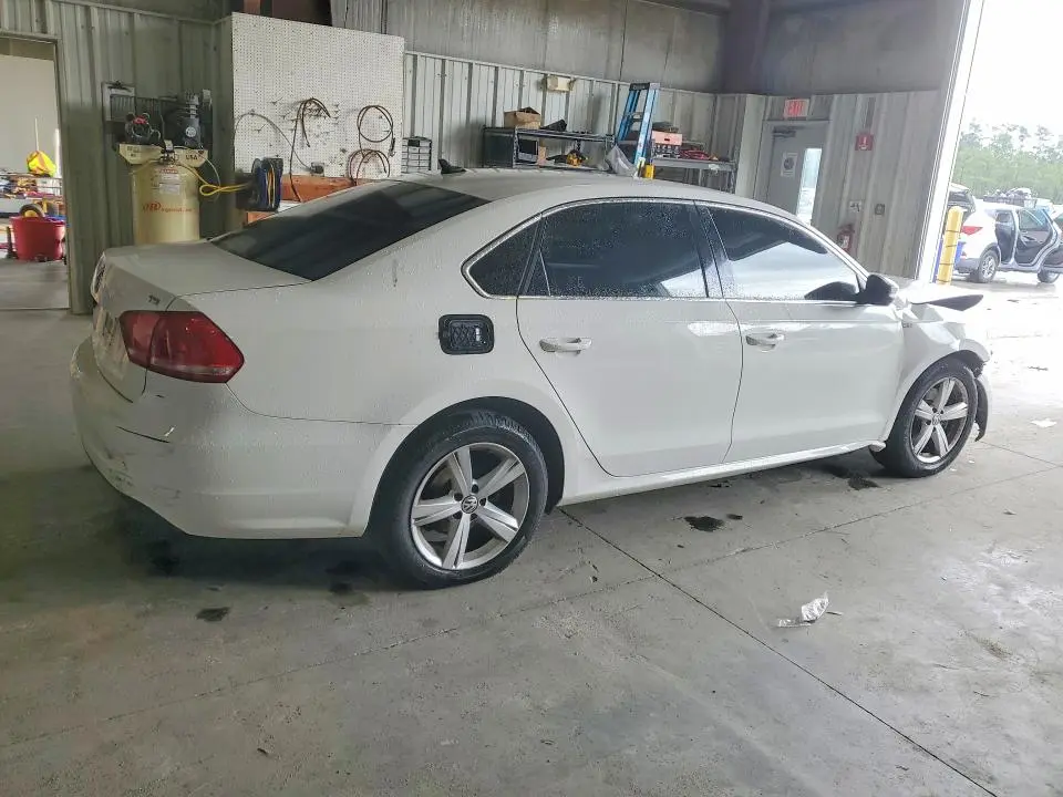 2015 VOLKSWAGEN PASSAT S  