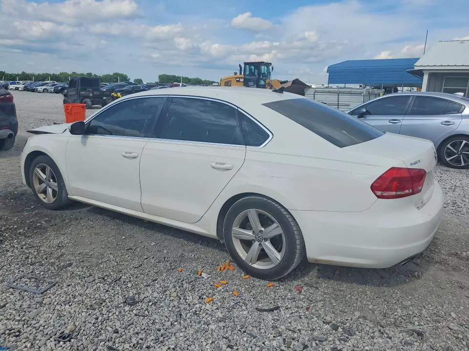 2013 VOLKSWAGEN PASSAT SE  