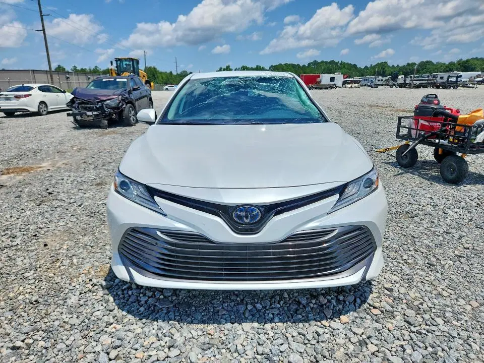 2020 TOYOTA CAMRY XLE  