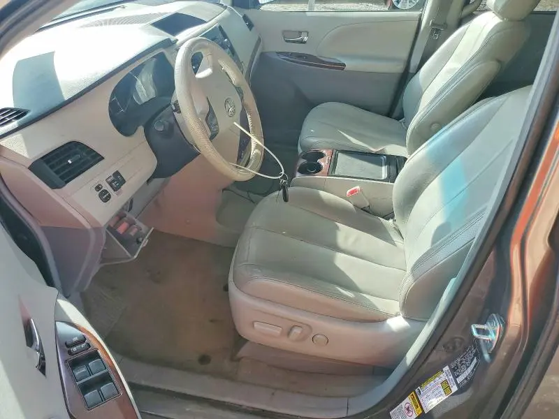 2013 TOYOTA SIENNA XLE 8-PASSENGER  