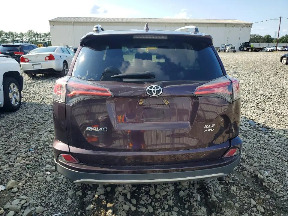 2018 TOYOTA RAV4 XLE  