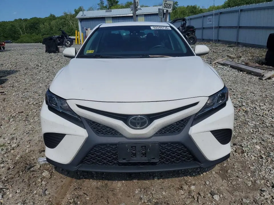 2018 TOYOTA CAMRY SE  