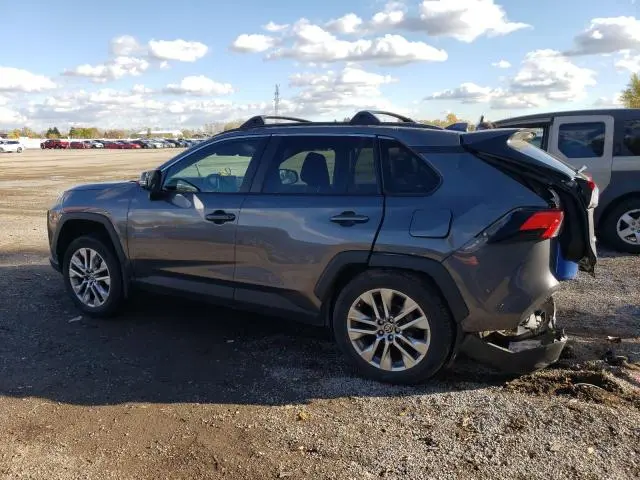 2022 TOYOTA RAV4 XLE  