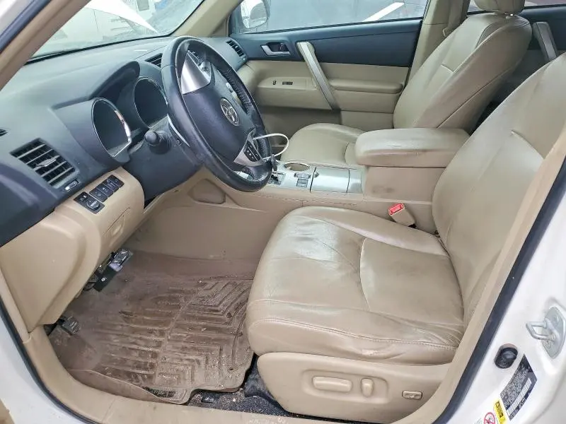 2012 TOYOTA HIGHLANDER SE  