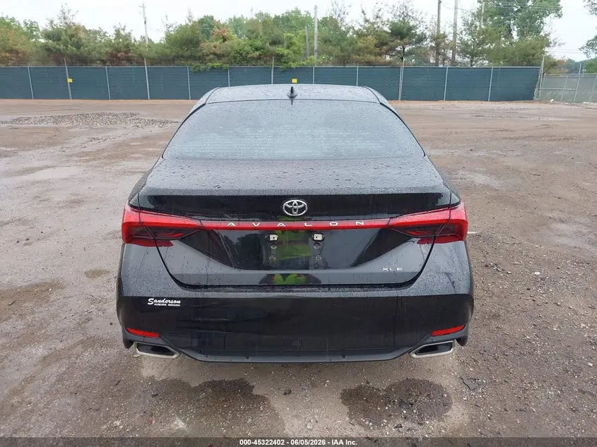 2019 TOYOTA AVALON XLE