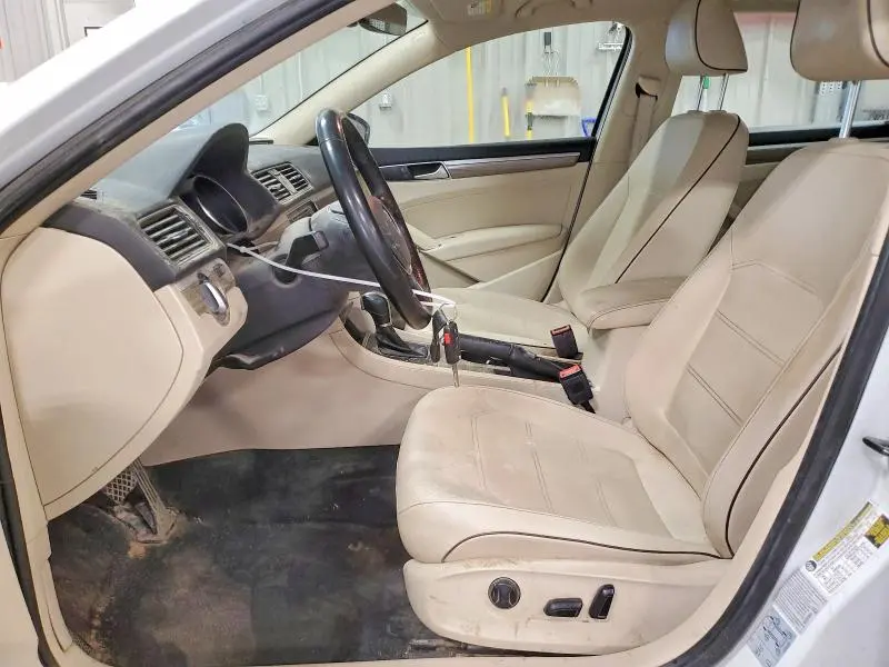 2016 VOLKSWAGEN PASSAT SE  