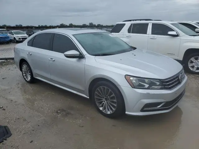 2016 VOLKSWAGEN PASSAT SE  