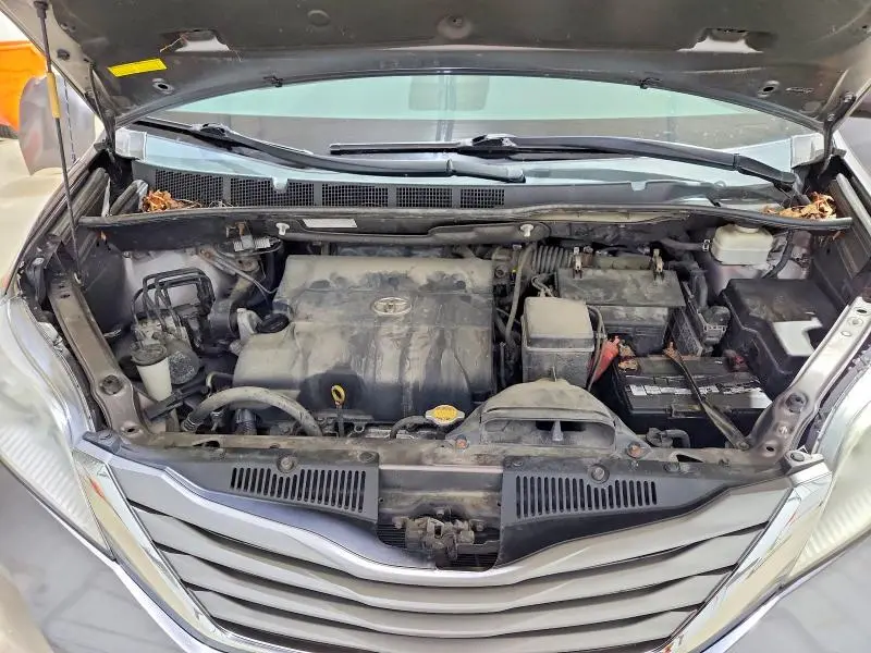 2014 TOYOTA SIENNA XLE 8-PASSENGER  