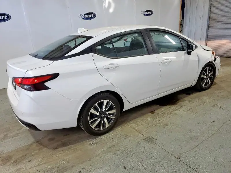 2022 NISSAN VERSA SV  