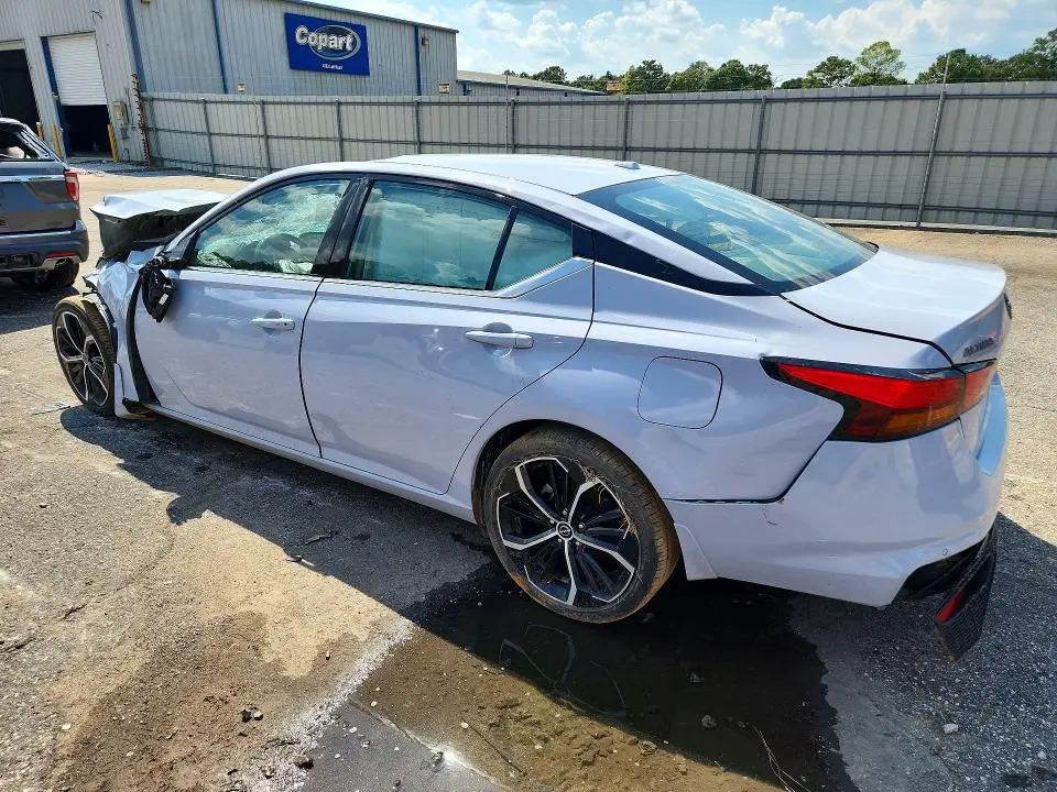 2024 NISSAN ALTIMA SR  