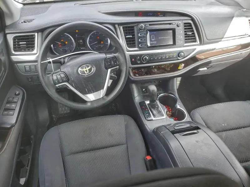 2019 TOYOTA HIGHLANDER LE  