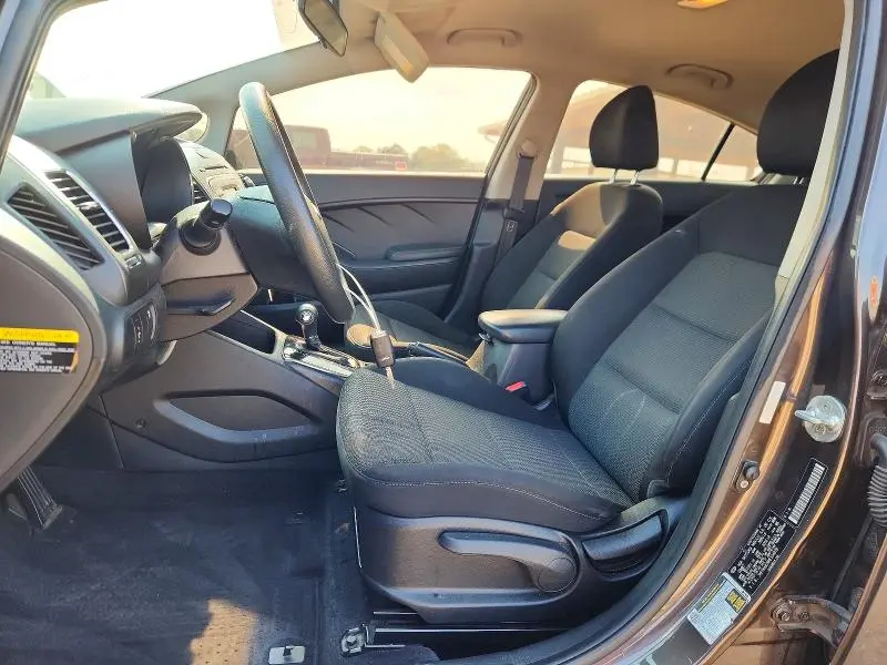 2017 KIA FORTE LX  