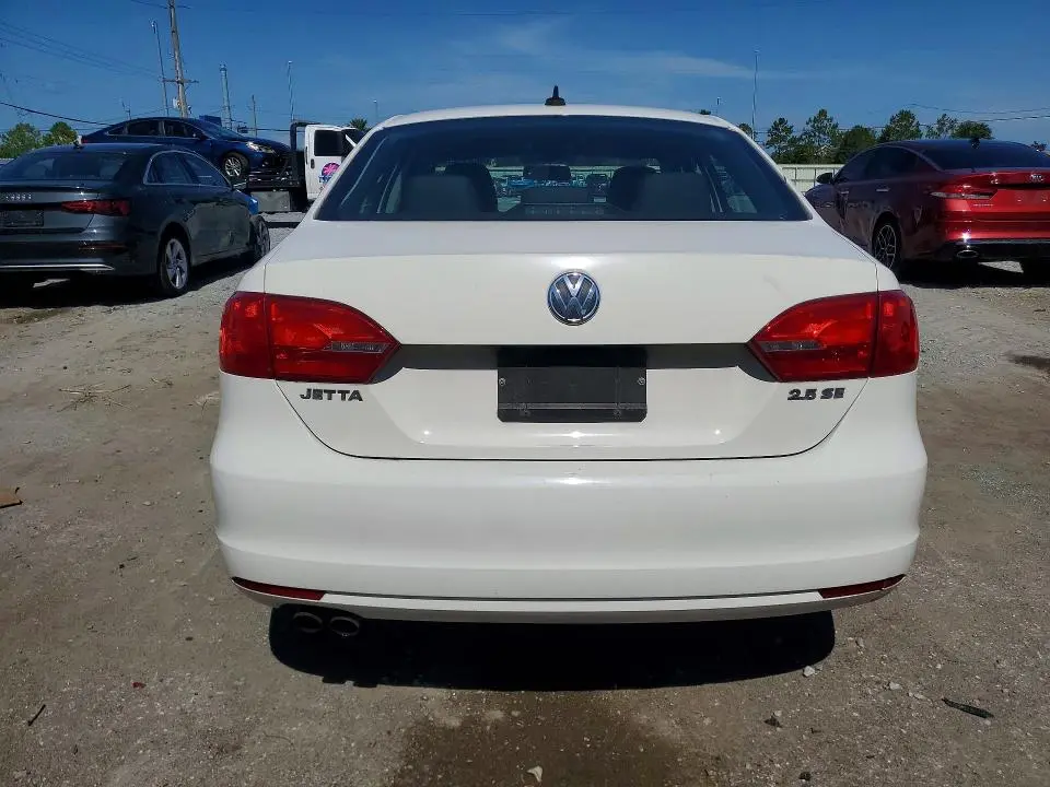2011 VOLKSWAGEN JETTA SE  