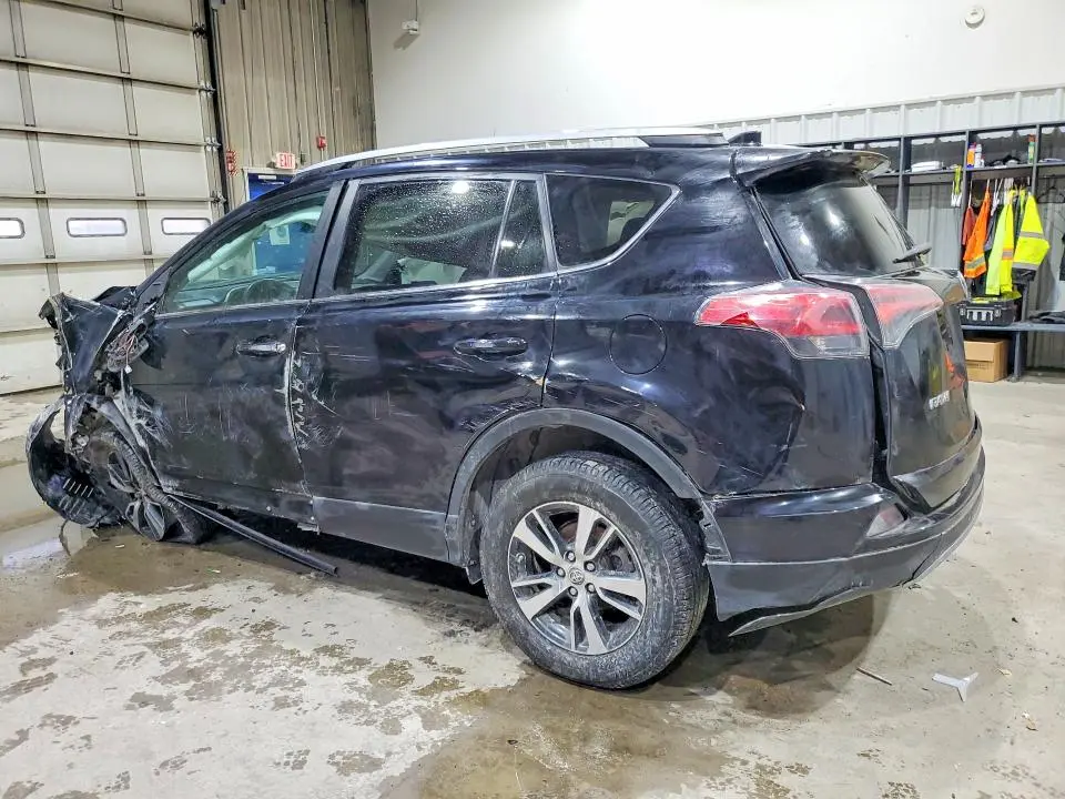 2018 TOYOTA RAV4 XLE  