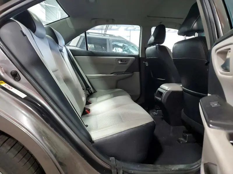 2016 TOYOTA CAMRY SE  