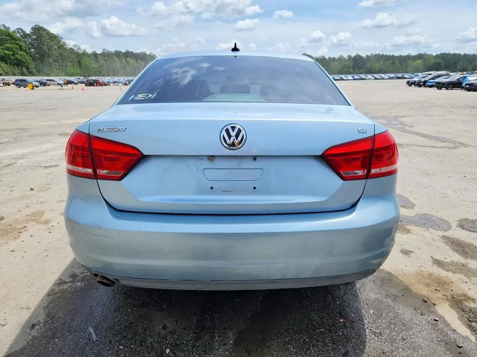 2013 VOLKSWAGEN PASSAT SE  