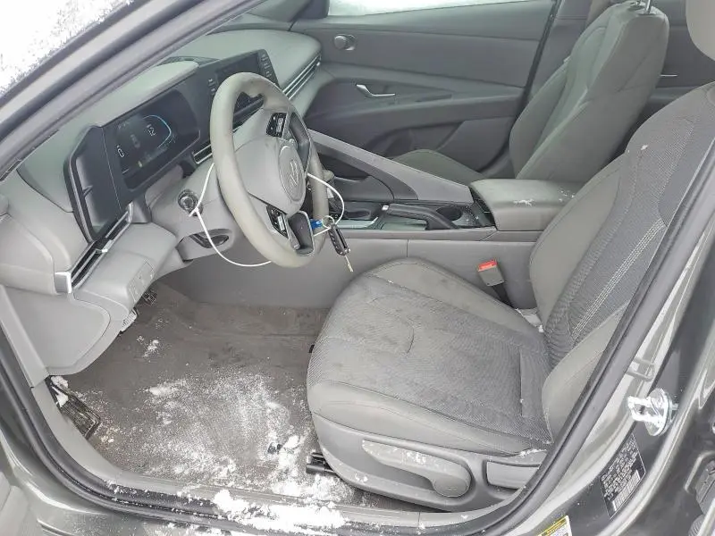 2025 HYUNDAI ELANTRA SE  