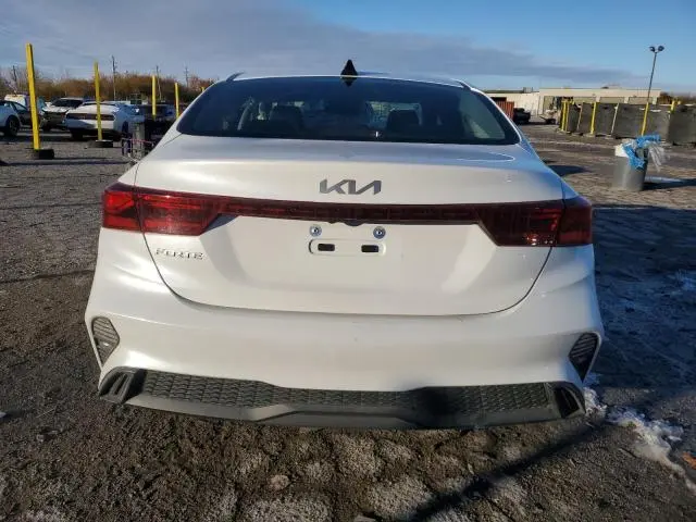2023 KIA FORTE LX  